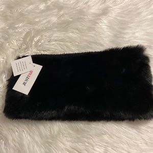 JustFab neck warmer size long 16” wide 8” new with tags and very fluffy